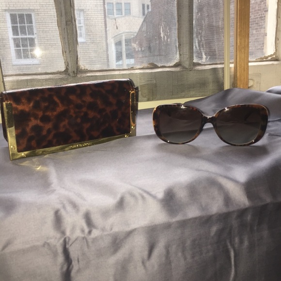 Tory Burch Accessories - Tory Burch Tortoise Shell Sunglasses